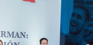 Ministro Bonilla motiva a jóvenes a seguir impulsando cambios en el sector construcción