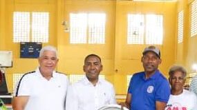 Víctor Pichardo dona iluminación completa al multiuso Santo Ángel Peguero de Monte Plata