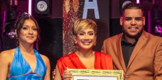 Danylsa Vargas recibe reconocimiento a la trayectoria en Premios La Flor