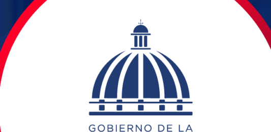 Presidente Luis Abinader y ministro Luis Miguel De Camps conversan con estudiantes sobre los avances del Gobierno en materia educativa