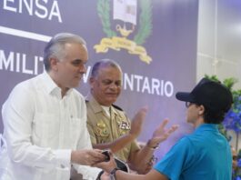 Luis Miguel De Camps, ministro de Educación, recibe reconocimiento por su firme apuesta por la formación en valores de la juventud dominicana