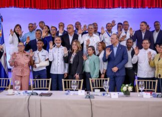 Luis Miguel De Camps formaliza la Mesa de los 5 Pilares en Santiago con énfasis en convivencia y armonía escolar