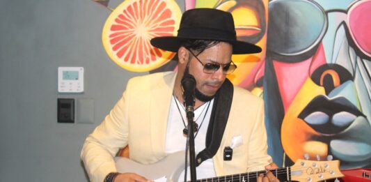 *Rioz, cantautor que viene a conquistar la plaza dominicana con la calidad y originalidad de su música*