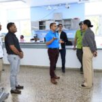 *Dr. Julio Landrón supervisa labores de limpieza en Centro de Atención Primaria La Yagua en Gaspar Hernández*