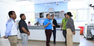 *Dr. Julio Landrón supervisa labores de limpieza en Centro de Atención Primaria La Yagua en Gaspar Hernández*