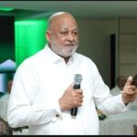 *COOPNAMA entrega becas y Roberto Fulcar exhorta a jóvenes a romper las cadenas de la pobreza a través de la educación*