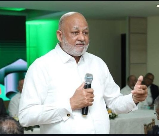 *COOPNAMA entrega becas y Roberto Fulcar exhorta a jóvenes a romper las cadenas de la pobreza a través de la educación*