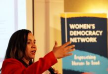 Quito: Diputada dominicana expone en Ecuador.