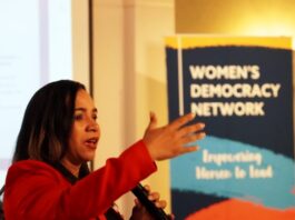 Quito: Diputada dominicana expone en Ecuador.