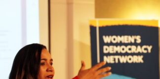 Quito: Diputada dominicana expone en Ecuador.