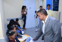 *“Aquí sí están viniendo a trabajar”: ciudadanos valoran visitas sorpresa de Landrón en hospitales*