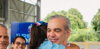 Gobierno entrega techados deportivos en dos centros educativos de Santiago en beneficio de más de mil estudiantes