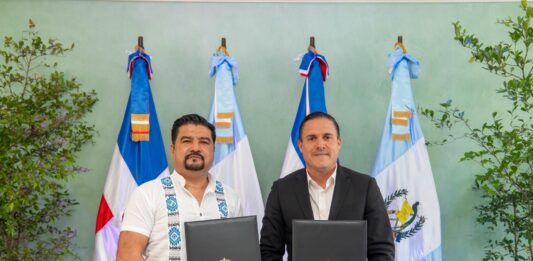APORDOM y Comisión Portuaria de Guatemala firman acuerdo para fortalecer la cooperación portuaria.