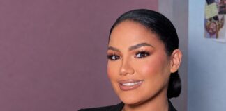 Walddy Lina Polanco es reconocida con el Micrófono Dorado en Bogotá, Colombia