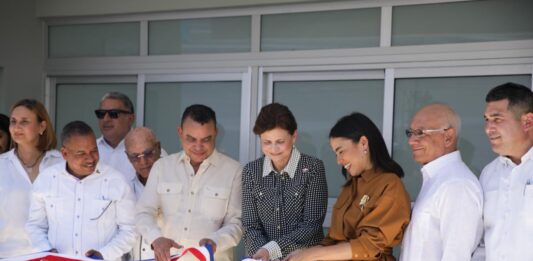 *Raquel Peña y director del SNS entregan renovado hospital municipal de Castañuelas*