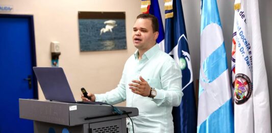 Dr. Julio E. Landrón Jr. presenta tesis para optar por especialidad en Ortopedia y Traumatología