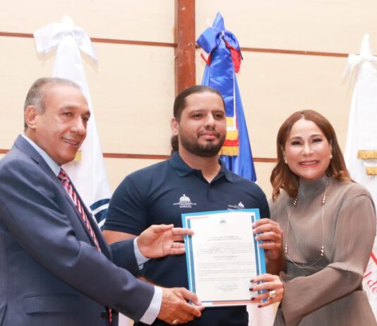 Supérate y Conape gradúan más de 200 personas cuidadoras de personas adultas mayores en el Gran Santo Domingo