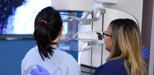 El reto del cáncer de mama en jóvenes: MSK lidera la carrera hacia una medicina más precisa.