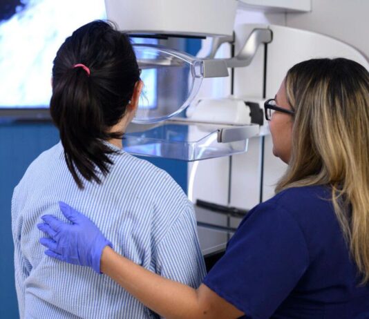 El reto del cáncer de mama en jóvenes: MSK lidera la carrera hacia una medicina más precisa.
