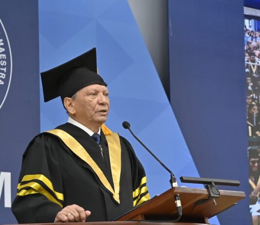 Doctor Leonardo Aguilera exhorta a 1,149 graduados de la PUCMM a ser visionarios y valorar la ética