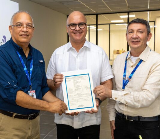 IDAC entrega certificado al Centro de Mantenimiento de Aeronaves de Punta Cana
