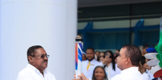 *SNS recibe antorcha de Juegos Centroamericanos y del Caribe Santo Domingo 2026 y garantiza asistencia médica gratuita para atletas y visitantes*