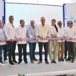 Presidente Abinader inaugura carretera Cruce Los Quemados para el desarrollo de cientos de familias y productores agrícolas de Santiago Rodríguez