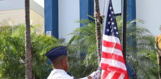 Alcaldía de Santo Domingo Oeste realiza acto de izamiento de la Bandera de Estados Unidos en el día de su independencia