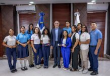 Delegación de estudiantes representará al país en Kenia y Estados Unidos en programas internacionales de liderazgo y debate*