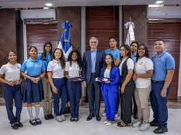 Delegación de estudiantes representará al país en Kenia y Estados Unidos en programas internacionales de liderazgo y debate*
