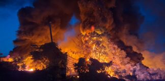 Incendio de gran magnitud moviliza amplio operativo de respuesta en Villa Linda