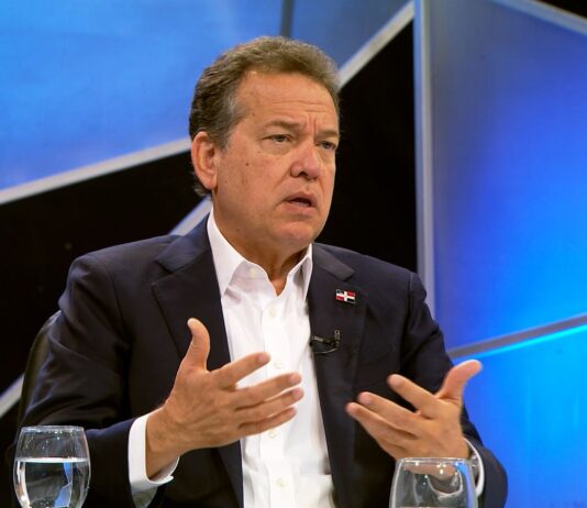 Ministro Ito Bisonó destaca avances de la política habitacional y anuncia nuevas entregas de viviendas