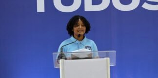 Estudiante de quinto grado invita a niños dominicanos a aprovechar cada día de clases