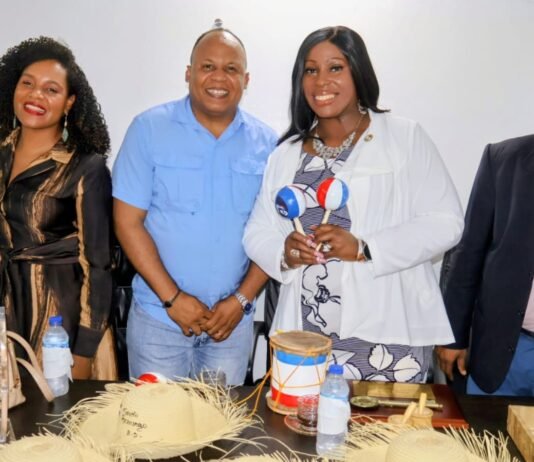 Vanesa Gibson Presidenta del condado Bronx, recibe reconocimiento y la llave del municipio de Santo Domingo Oeste