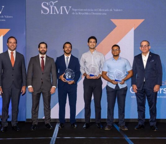 SIMV premia investigaciones que exploran el potencial de la diáspora para fortalecer el mercado de capitales dominicano