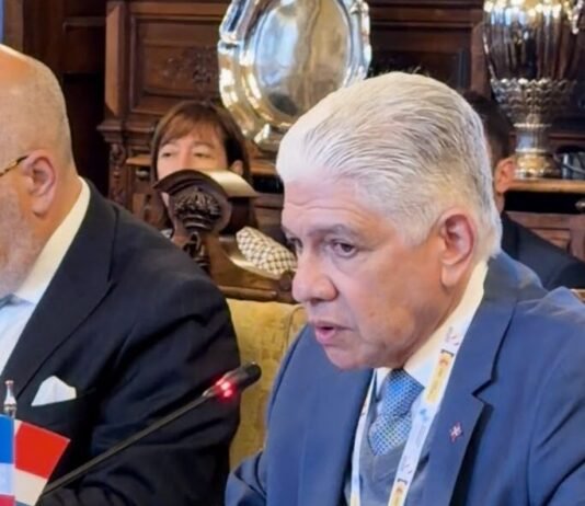 Eduardo Estrella destaca en cumbre iberoamericana inversiones que conectan a RD e impulsan el comercio y el turismo